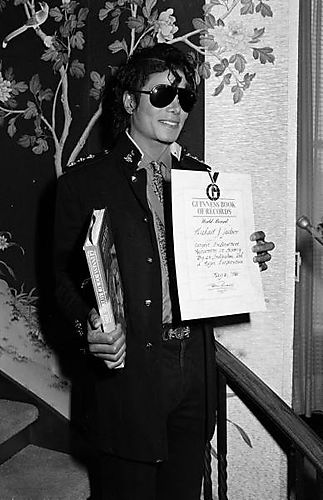 1986-mj-receives-guiness-world-award-for-most-to-childrens-charities.jpg